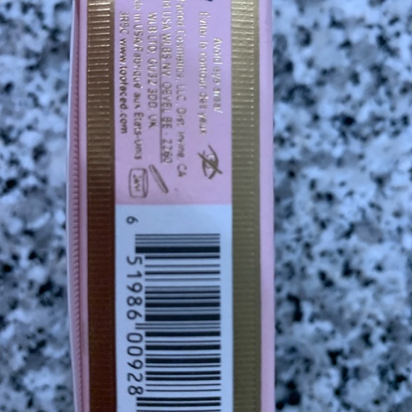 “Too Faced” Bronzer! - Picture 6 of 8